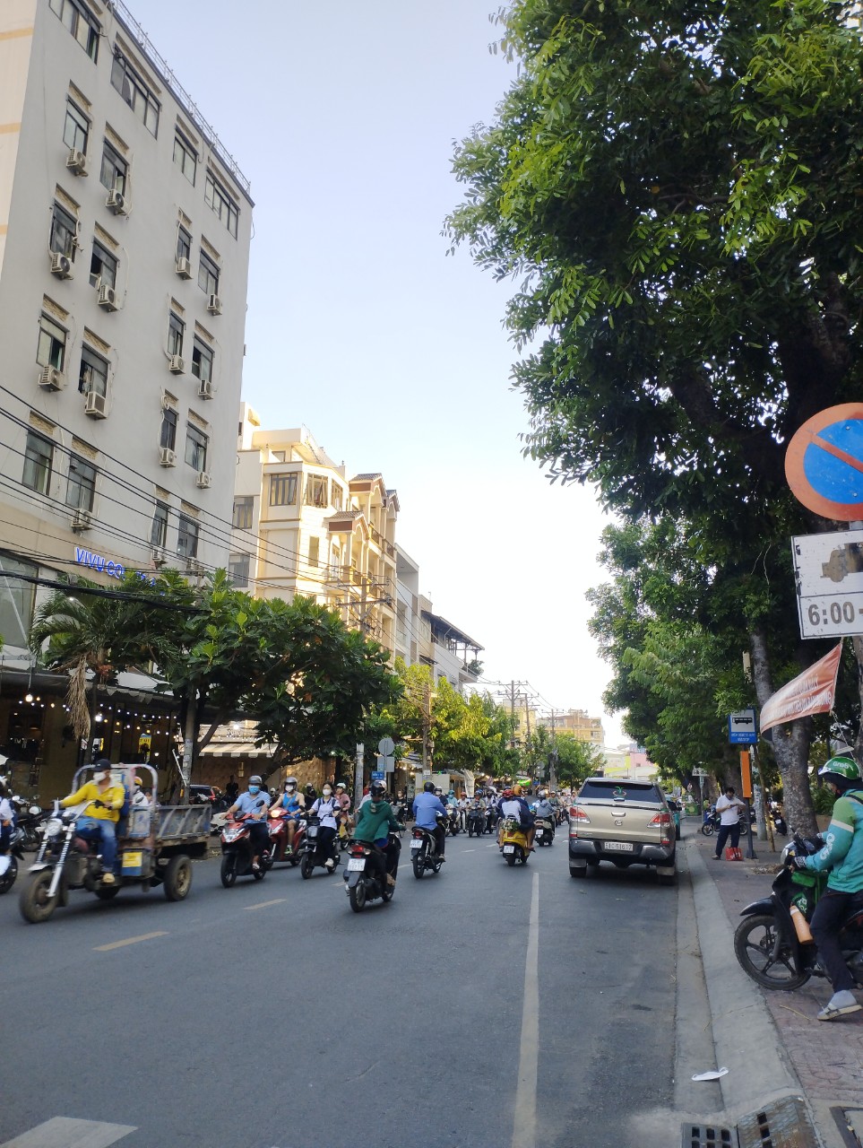 Ngộp khu Tô Hiệu - HXH - 4x13m - 4 tầng mới - Nguyễn Văn Yến - Ảnh chính